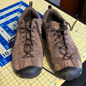 Keen low top hiking shoes
